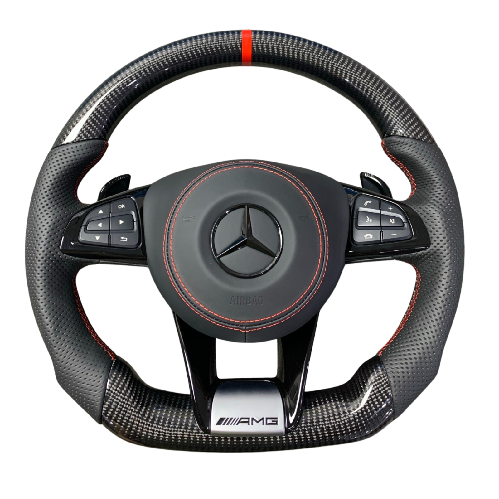 Volant Mercedes AMG en carbone brillant et cuir perforé noir avec surpiqûres rouges et repère central rouge – compatible airbag et commandes multifonctions.